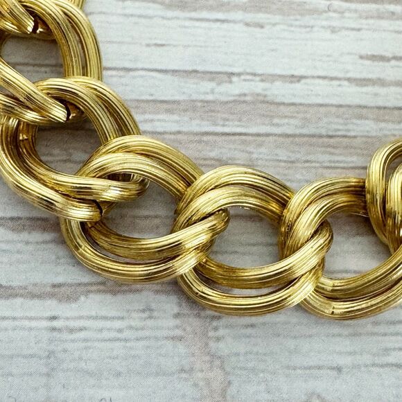Avon Vintage Textured Chunky Double Curb Chain Link Bracelet Large 7.5” Signed - Picture 4 of 12